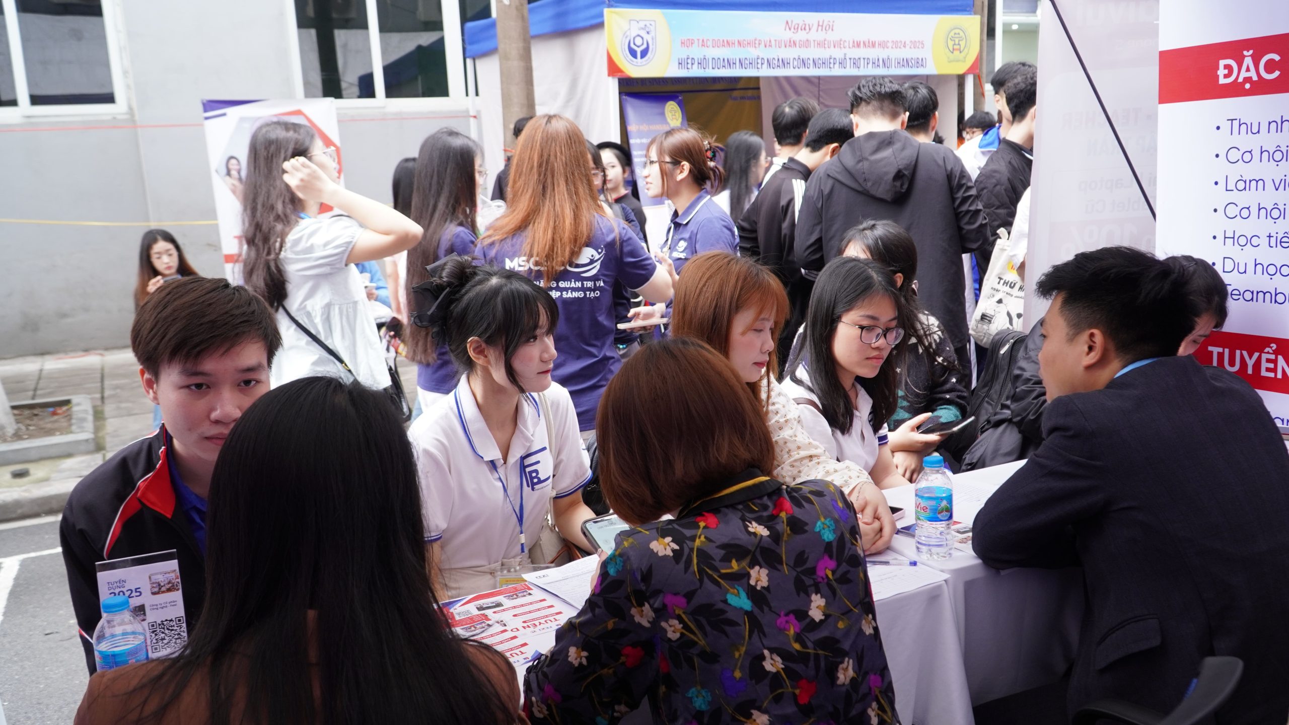 Khu vực tư vấn tuyển dụng của TBT Group