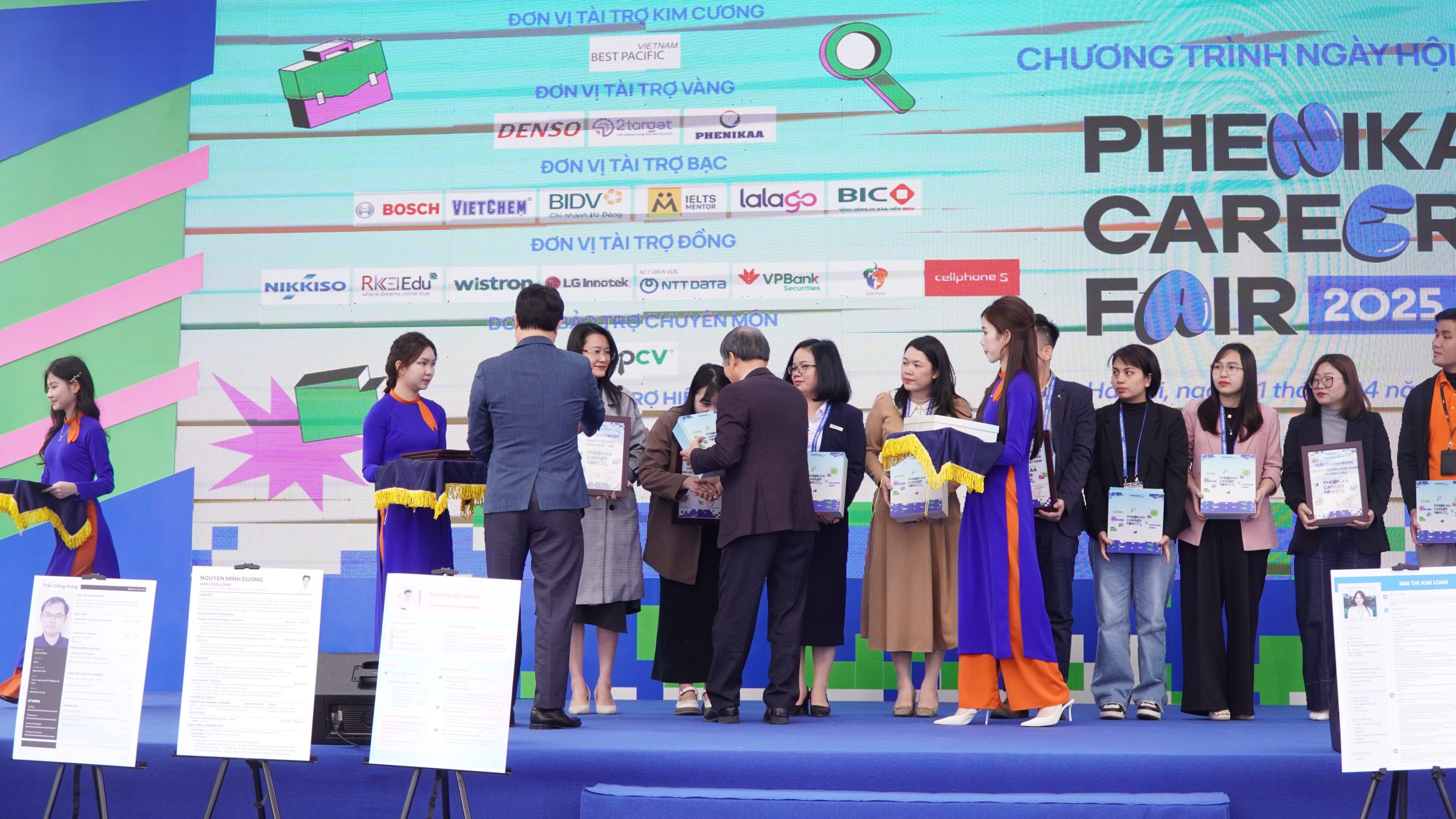Lãnh đạo TBT Group tham dự lễ khai mạc và nhận chứng nhận từ nhà trường