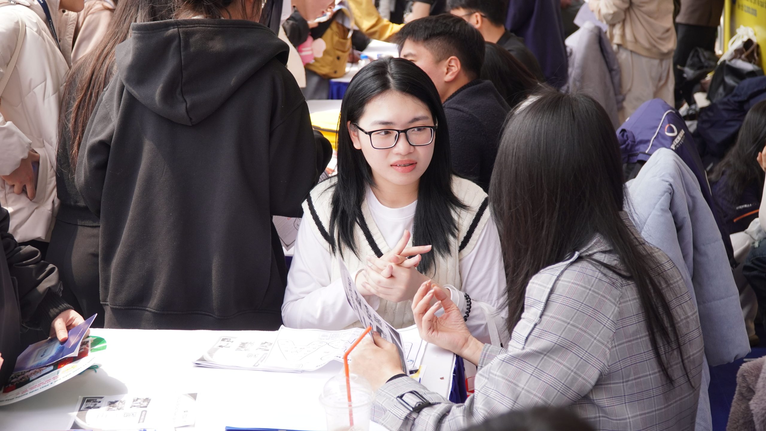 Tư vấn 1:1 cùng đội ngũ chuyên gia tuyển dụng của TBT Group